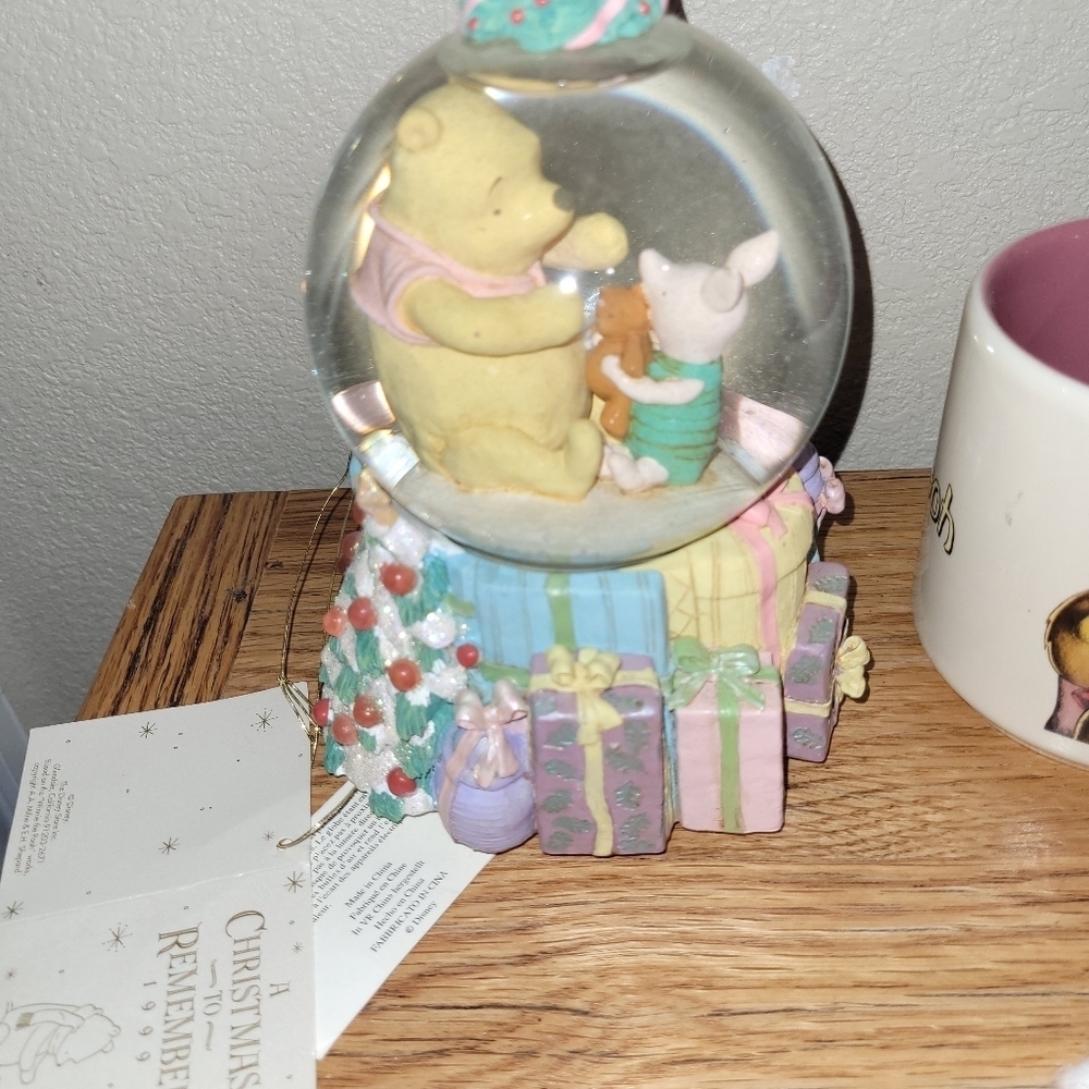 Disney Lot, 3 Coffee/Tea Mug Winnie the Pooh Snow Globe,3 Stockings, S&P Shakers - Picture 3 of 6